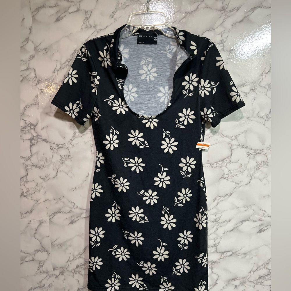 ASOS DESIGN keyhole mini dress in black and cream daisy print Size 4